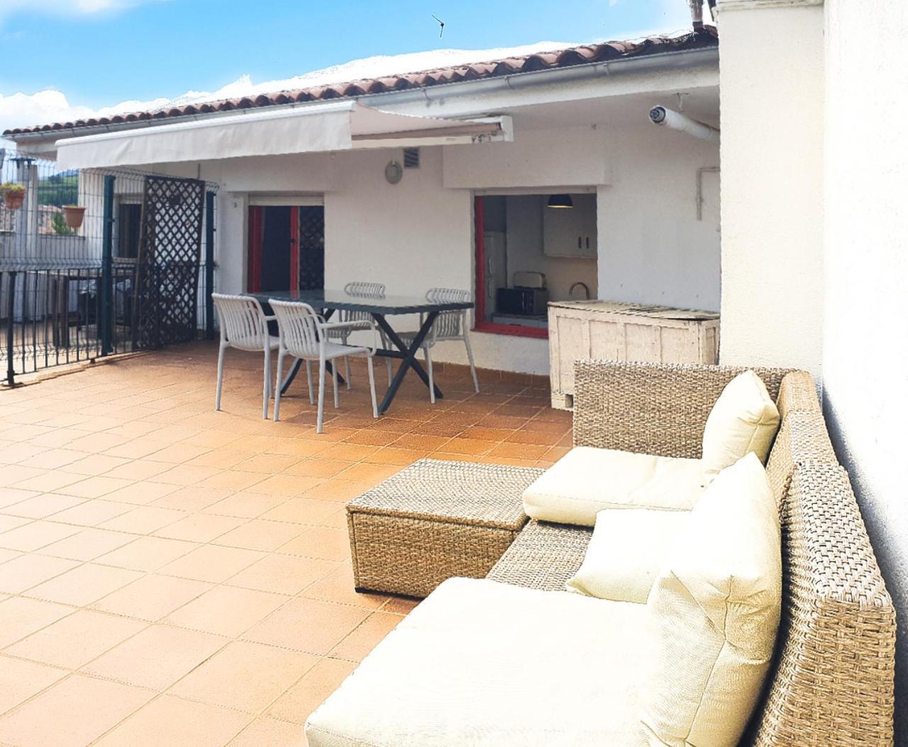 Апартаменты Casa Lola - Terraza Panoramica En El Centro Del Pueblo Сан-Жоан-де-лес-Абадессес Экстерьер фото